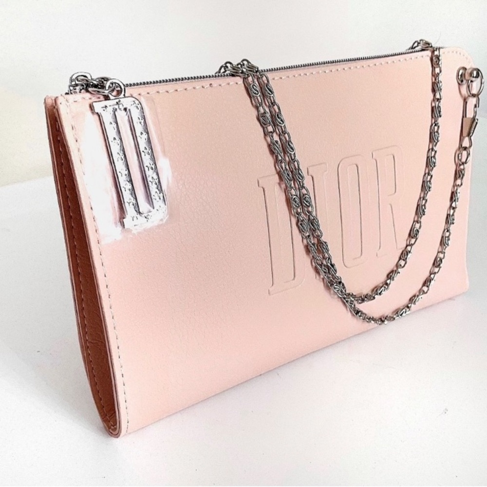 🆕 Authentic 🎀 Dior bag with chain